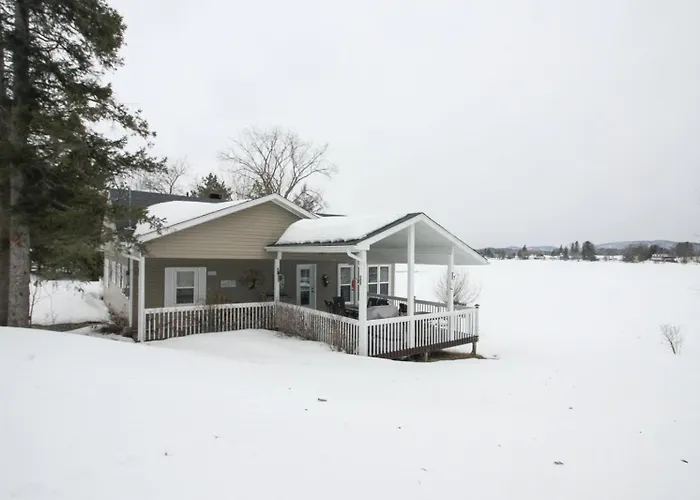 Le Duc On The Lake - Cozy Waterfront Cottage