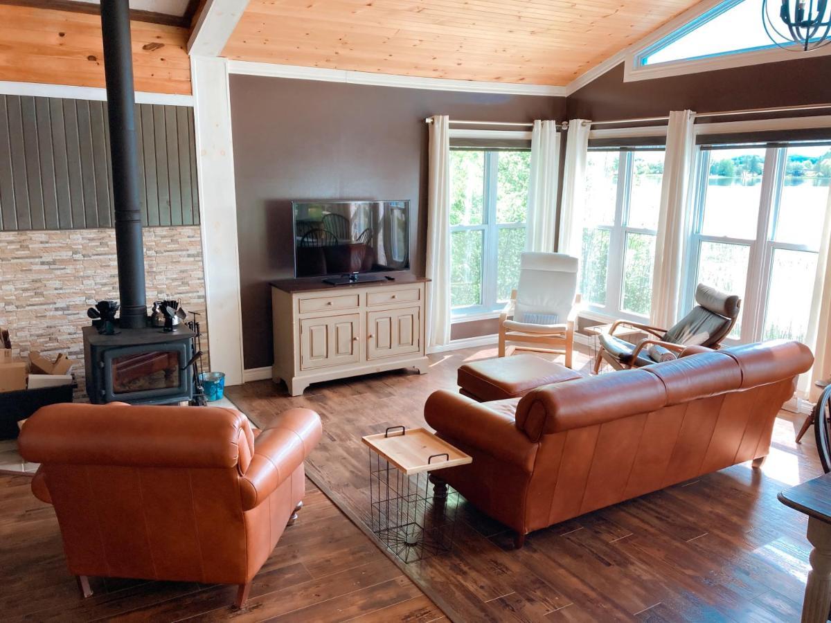 Chalet Le Duc On The - Cozy Waterfront *