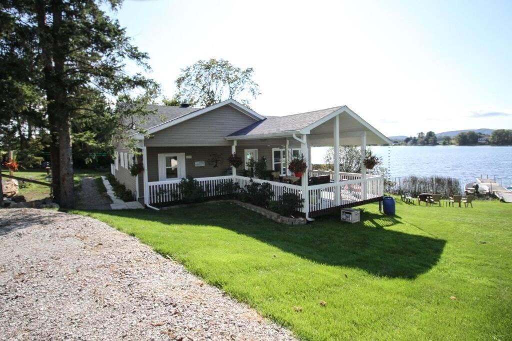 Chalet Le Duc On The - Cozy Waterfront