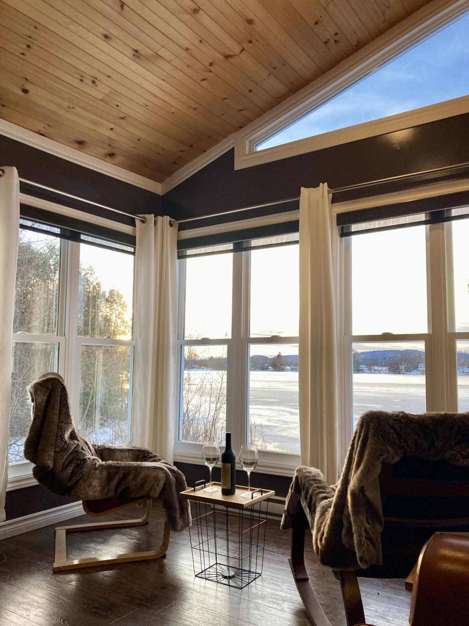 Chalet Le Duc On The - Cozy Waterfront Saint-Andre-Avellin