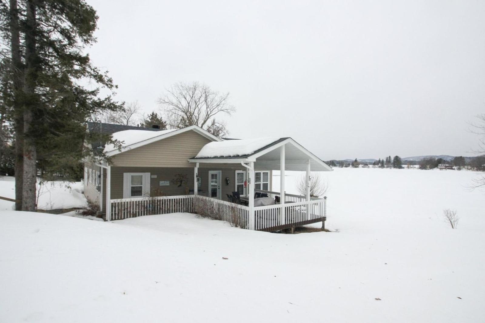 Le Duc On The - Cozy Waterfront * Saint-Andre-Avellin